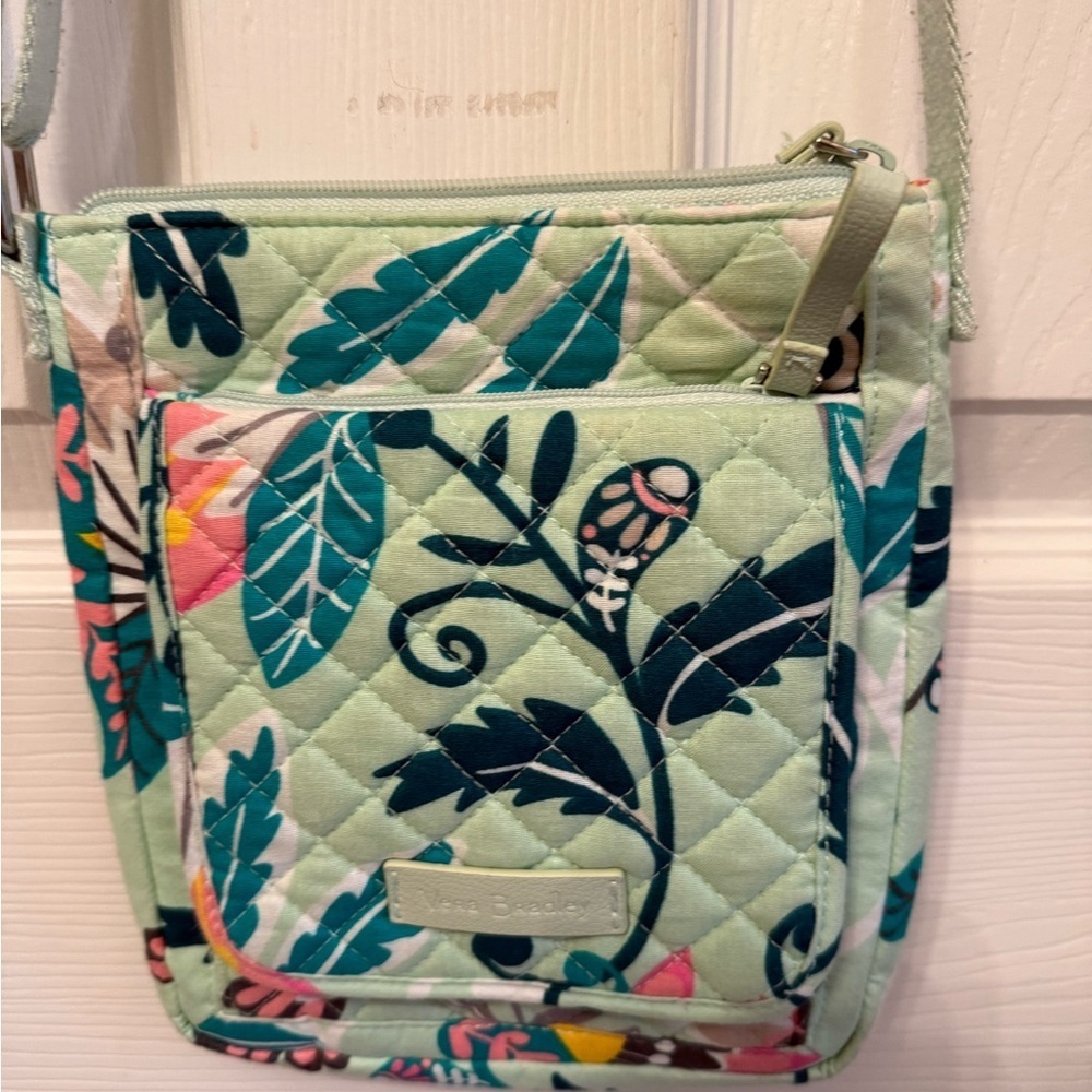 Vera Bradley Iconic Hipster
Women's Crossbody Bag, Mint
Flowers